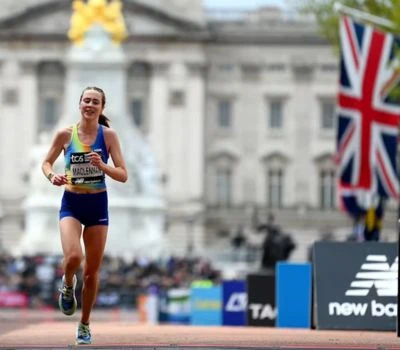 Tveganje poškodb pri maratonu s ploskimi stopali: zakaj tekači londonskega maratona leta 2026 pot...