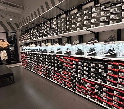 Maloprodaja obutve za preoblikovanje: blagovne znamke, kot so Adidas, Clarks, SKECHERS, ANTA, FIL...